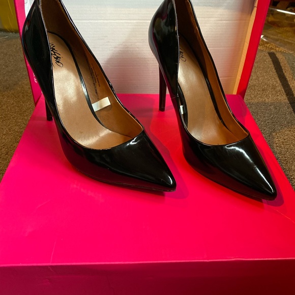 Heels - Picture 2 of 2